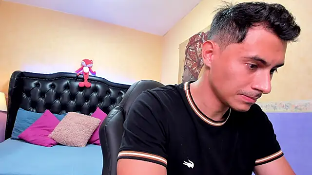 Mike Conors online show from February 2026 01:33:01 AM