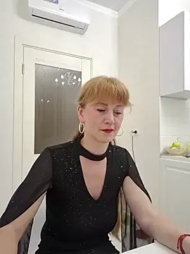 Snapshot of LanaBananaa_ chatting on April 2026 07:19:01 PM LanaBananaa online show from April 2026 07:19:01 PM