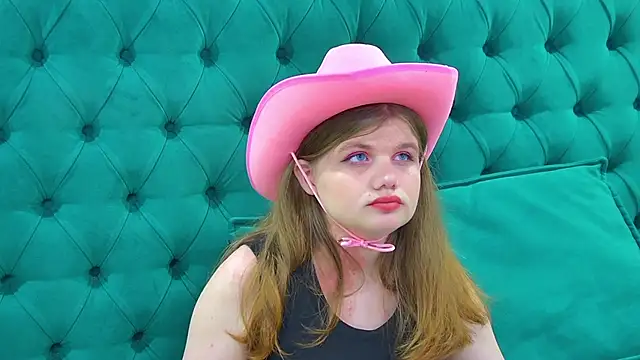 ChloeHalses online show from June 2026 05:05:01 PM