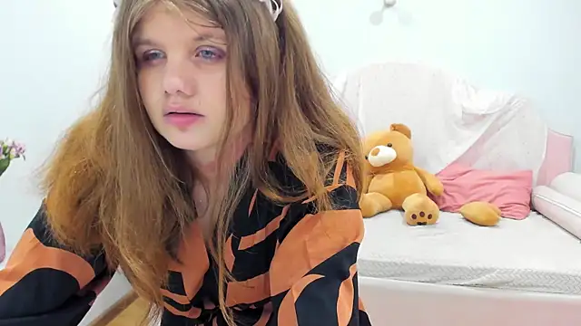 ChloeHalses online show from June 2026 05:11:02 PM