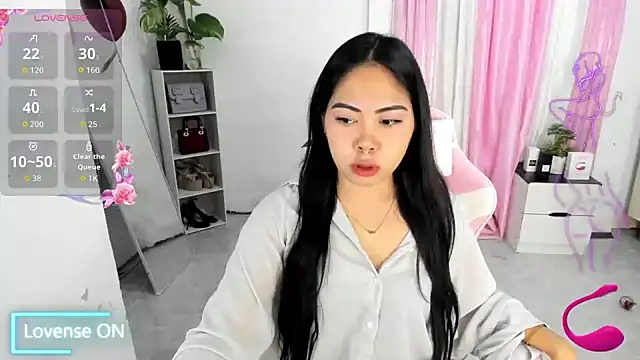 Ursweetyshaine online show from May 2026 12:27:02 AM