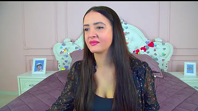 Snapshot of ElinaBellucci chatting on February 2026 04:30:01 AM ElinaBellucci online show from February 2026 04:30:01 AM