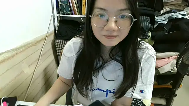 xiaoxiaowan11 online show from April 2026 12:05:02 PM