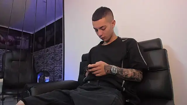 Snapshot of Dereck_Boy_ chatting on March 2026 04:18:01 AM Dereck Boy online show from March 2026 04:18:01 AM