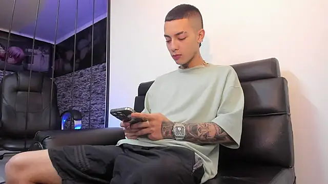 Snapshot of Dereck_Boy_ chatting on March 2026 04:07:02 AM Dereck Boy online show from March 2026 04:07:02 AM