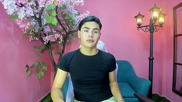 FemNoa online show from February 2026 02:20:02 PM