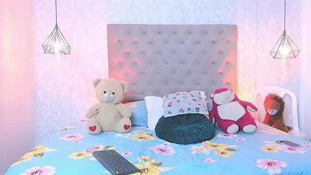 Valeryn Hoot online show from February 2026 06:55:02 PM