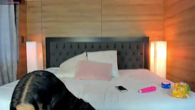 NiaVega online show from February 2026 07:17:02 PM