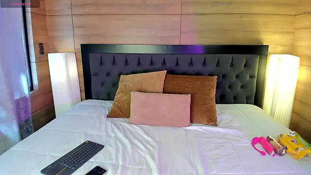 NiaVega online show from February 2026 07:17:02 PM