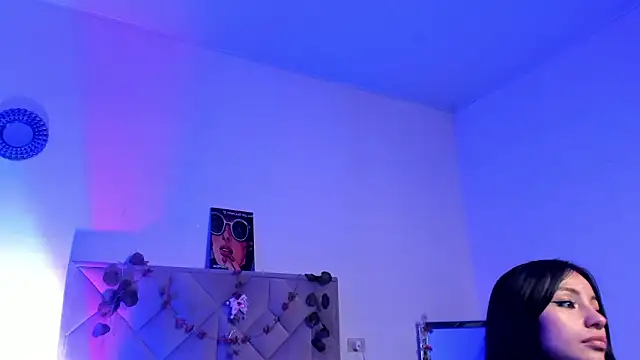 Snapshot of Chloe_Miller_2 chatting on March 2026 06:32:01 AM Chloe Miller 2 online show from March 2026 06:32:01 AM