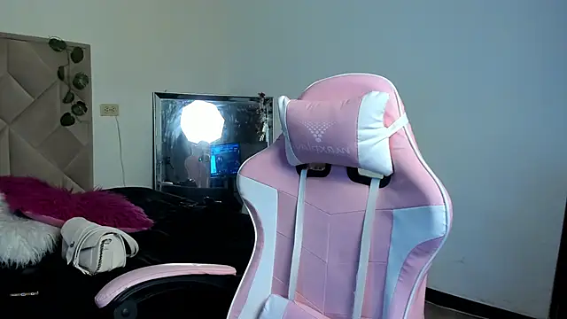 Snapshot of Chloe_Miller_2 chatting on March 2026 07:17:01 PM Chloe Miller 2 online show from March 2026 07:17:01 PM