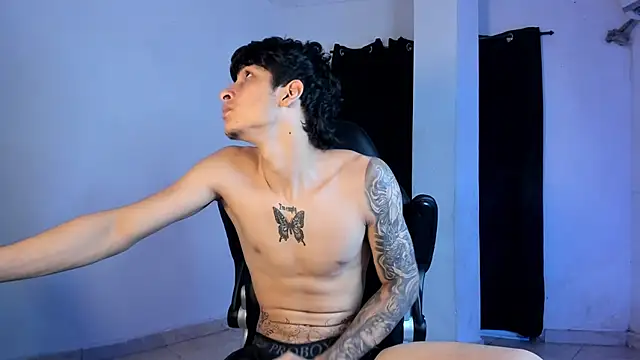 Snapshot of SnakeVelvet2 chatting on February 2026 05:35:01 AM SnakeVelvet2 online show from February 2026 05:35:01 AM