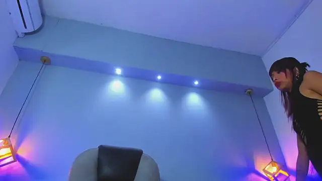 Wildkiitty online show from March 2026 02:33:02 AM