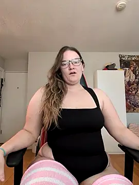 lillythotz online show from April 2026 07:00:01 PM