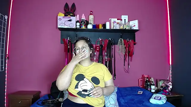 Snapshot of shannon_queen- chatting on April 2026 06:03:01 AM shannon queen- online show from April 2026 06:03:01 AM
