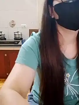 LiilyZi online show from April 2026 07:28:01 PM