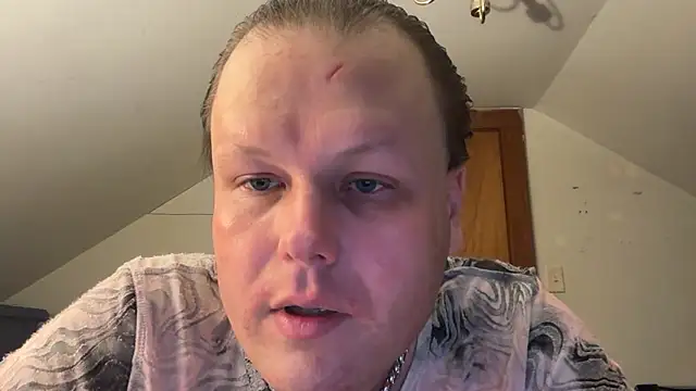 Snapshot of RaeganV chatting on February 2026 10:27:01 AM RaeganV online show from February 2026 10:27:01 AM