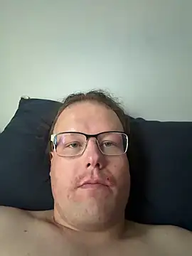 RaeganV online show from April 2026 08:35:02 PM