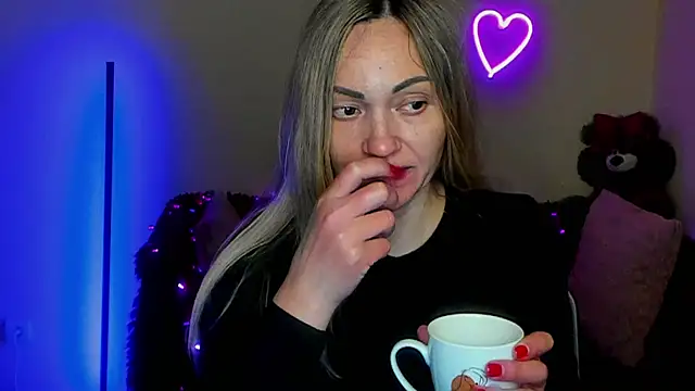 Snapshot of BlondMikey22 chatting on April 2026 05:29:01 PM BlondMikey22 online show from April 2026 05:29:01 PM