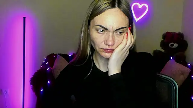 Snapshot of BlondMikey22 chatting on April 2026 07:07:02 PM BlondMikey22 online show from April 2026 07:07:02 PM