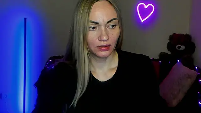 Snapshot of BlondMikey22 chatting on April 2026 06:21:01 PM BlondMikey22 online show from April 2026 06:21:01 PM