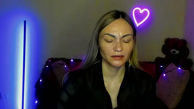 Snapshot of BlondMikey22 chatting on May 2026 04:04:02 PM BlondMikey22 online show from May 2026 04:04:02 PM