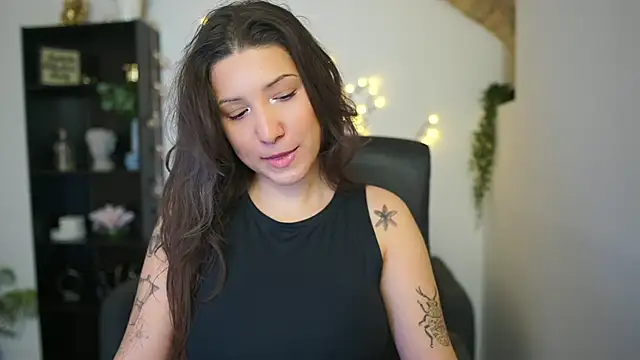 Caylinn18 online show from February 2026 06:11:02 PM