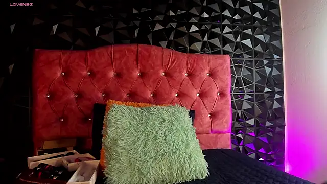 karenwild 1 online show from April 2026 01:08:01 AM