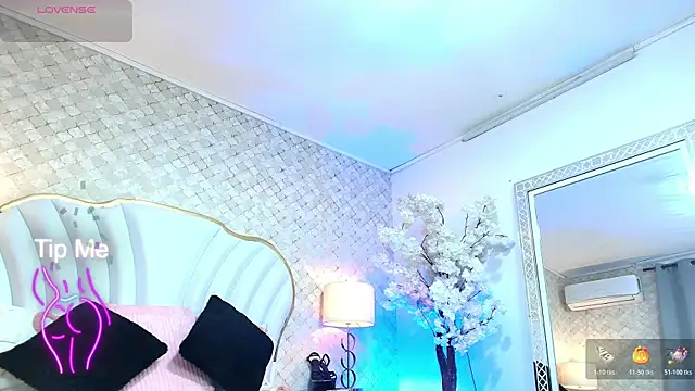 YazminJenner online show from May 2026 06:18:01 AM