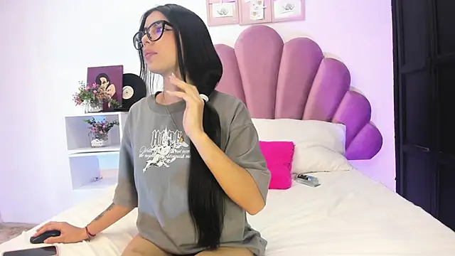 Snapshot of Lili_Stone_ chatting on March 2026 03:52:01 AM Lili Stone online show from March 2026 03:52:01 AM