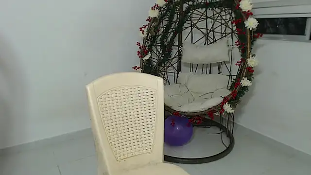 Snapshot of EllieConnor chatting on June 2026 03:25:01 AM EllieConnor online show from June 2026 03:25:01 AM