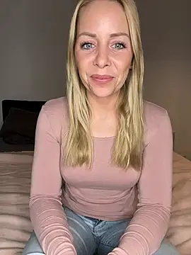 Snapshot of emily-becker22 chatting on March 2026 05:28:01 PM emily-becker22 online show from March 2026 05:28:01 PM