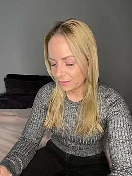 Snapshot of emily-becker22 chatting on April 2026 03:45:01 PM emily-becker22 online show from April 2026 03:45:01 PM