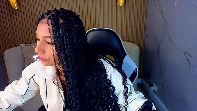 Perla Moon Tx online show from March 2026 01:06:02 PM