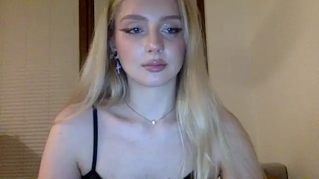 MayaWetDream online show from May 2026 08:25:01 PM