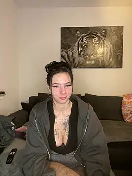 zoeelovee online show from February 2026 06:34:02 PM