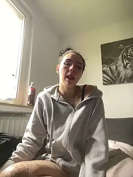 zoeelovee online show from March 2026 09:27:02 AM