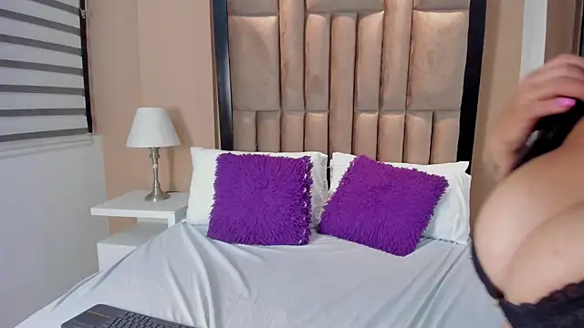 Zoe Weet online show from February 2026 08:02:02 PM