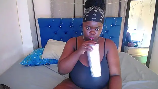 Snapshot of neighbor-ebony chatting on July 2026 03:22:01 AM neighbor-ebony online show from July 2026 03:22:01 AM