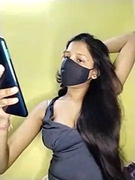 Naina-hott online show from May 2026 06:57:02 PM