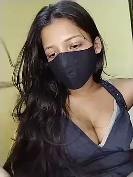Naina-hott online show from May 2026 07:11:01 PM