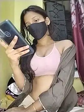 Naina-hott online show from May 2026 06:15:02 PM