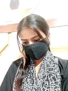 Curvy Taara online show from February 2026 11:06:02 AM