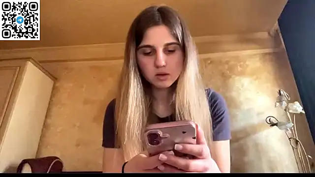 Snapshot of LovelySilk_63 chatting on March 2026 10:04:02 AM LovelySilk 63 online show from March 2026 10:04:02 AM