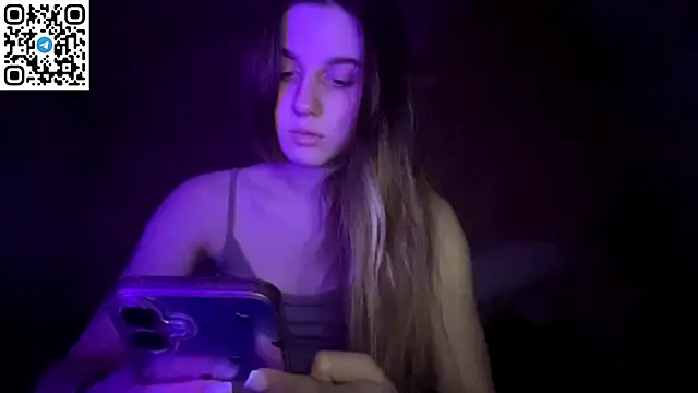 Snapshot of LovelySilk_63 chatting on April 2026 07:33:01 PM LovelySilk 63 online show from April 2026 07:33:01 PM