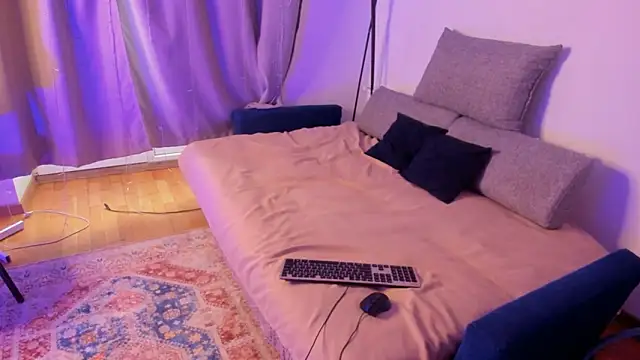 Snapshot of CalmFever chatting on February 2026 12:33:02 PM CalmFever online show from February 2026 12:33:02 PM