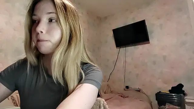 Snapshot of TiaBIanks chatting on April 2026 01:39:01 AM TiaBIanks online show from April 2026 01:39:01 AM