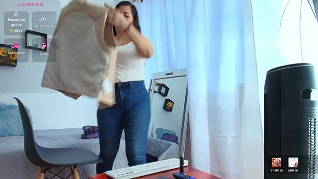 Sophie Tyler online show from June 2026 01:59:01 PM