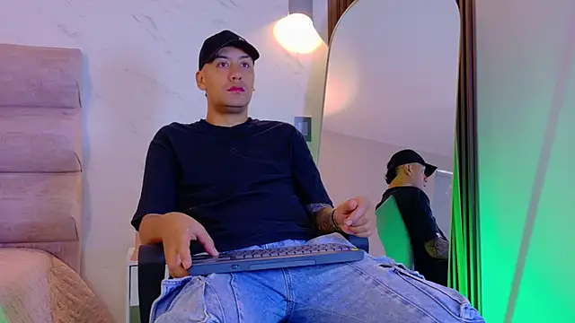 TommyBlue  online show from February 2026 03:16:02 PM