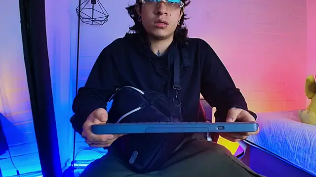 Snapshot of Axell_Kussh chatting on March 2026 09:29:02 PM Axell Kussh online show from March 2026 09:29:02 PM